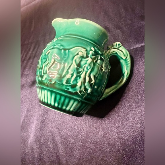 WEDGWOOD QUEENSWARE "PITCHER" GREEN GLAZE HOUND HANDLE WITH HUNT SCENE - Picture 2 of 7